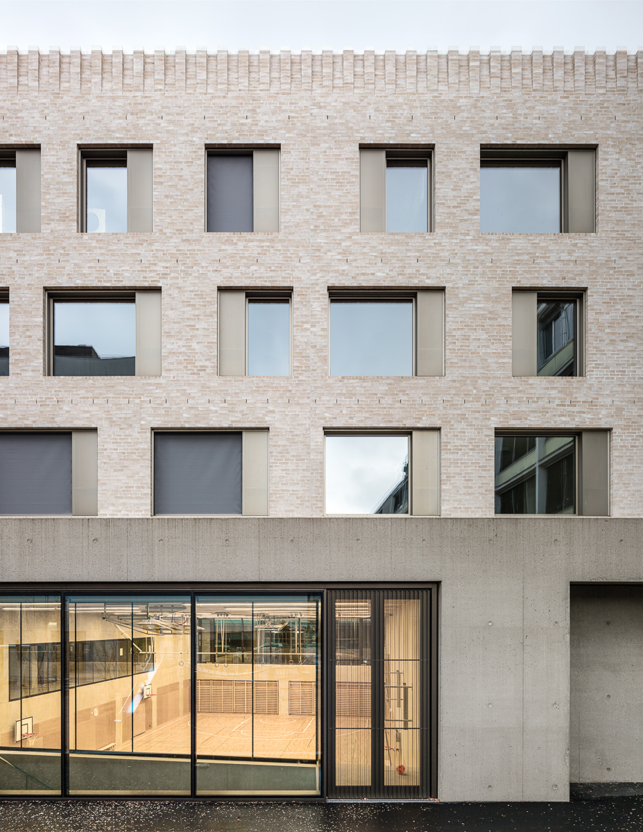 public facilities building at jonction geneva by lacroix chessex