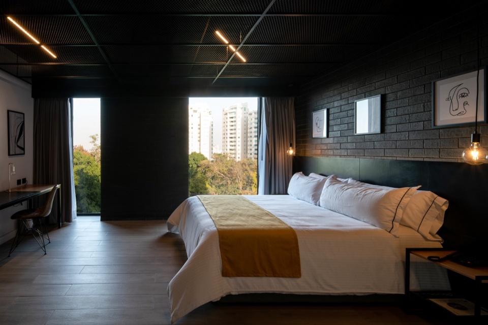 Fulton Business Luxury Hotel by Blending Dots