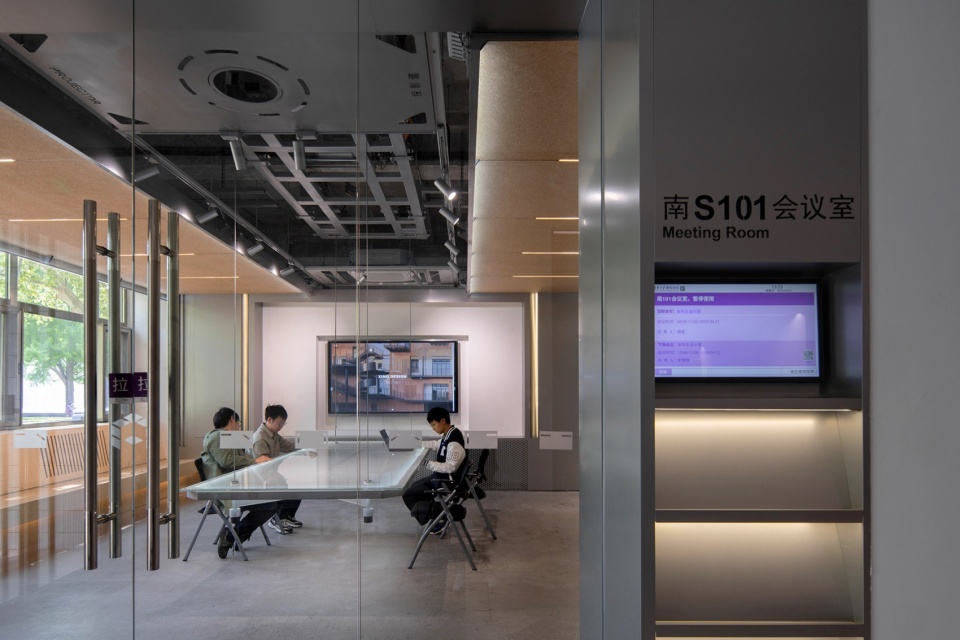 Motorized Classroom in Tsinghua University