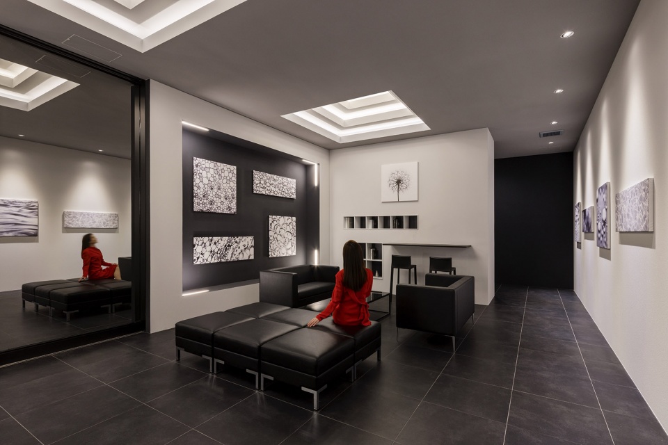 monochrome in fukuoka by sako architects