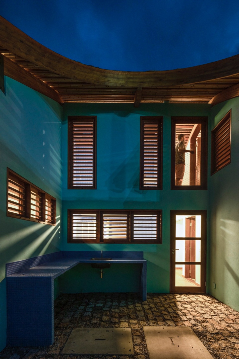 gutter house by atelier daniel florez