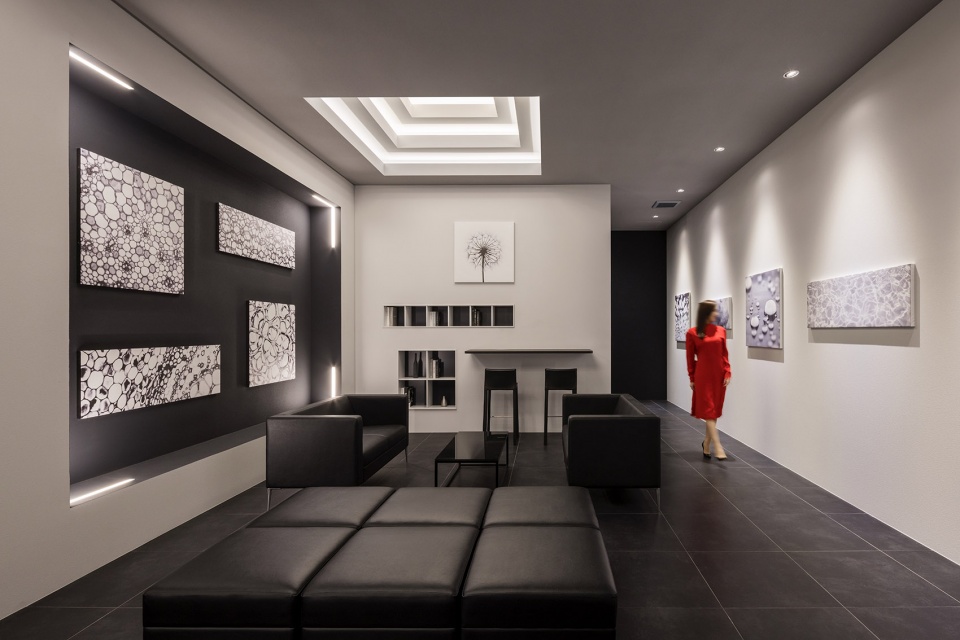 monochrome in fukuoka by sako architects