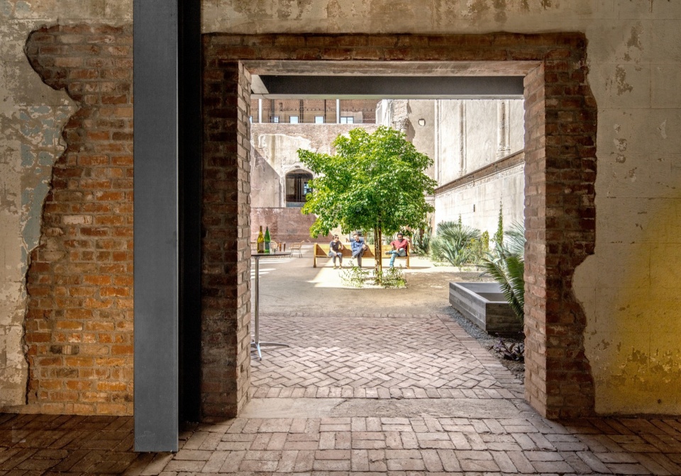 monroe street abbey by jones studio