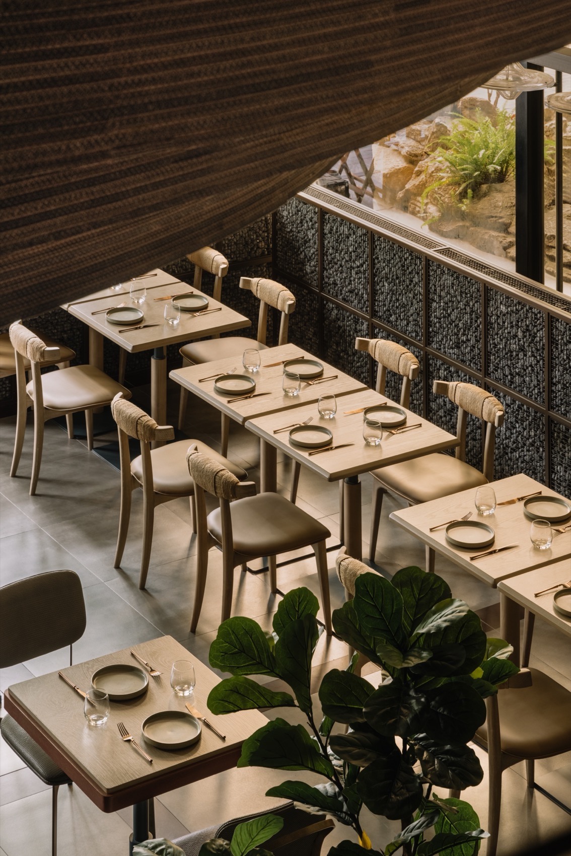 Halation Bistro by RooMoo - 谷德设计网