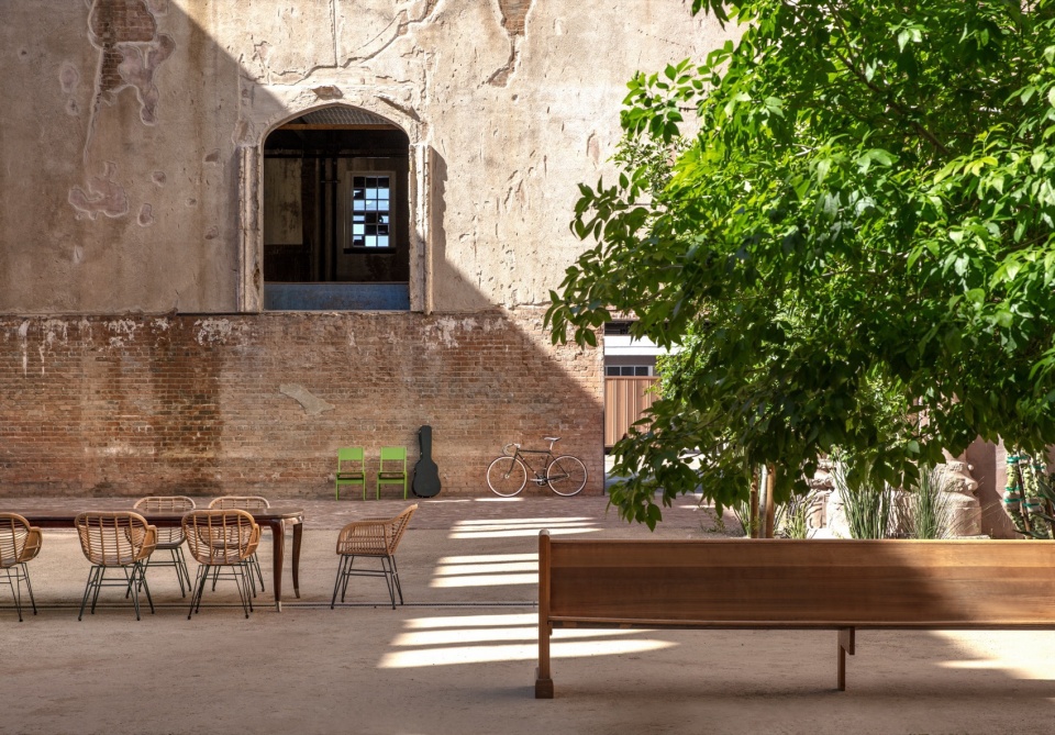 monroe street abbey by jones studio
