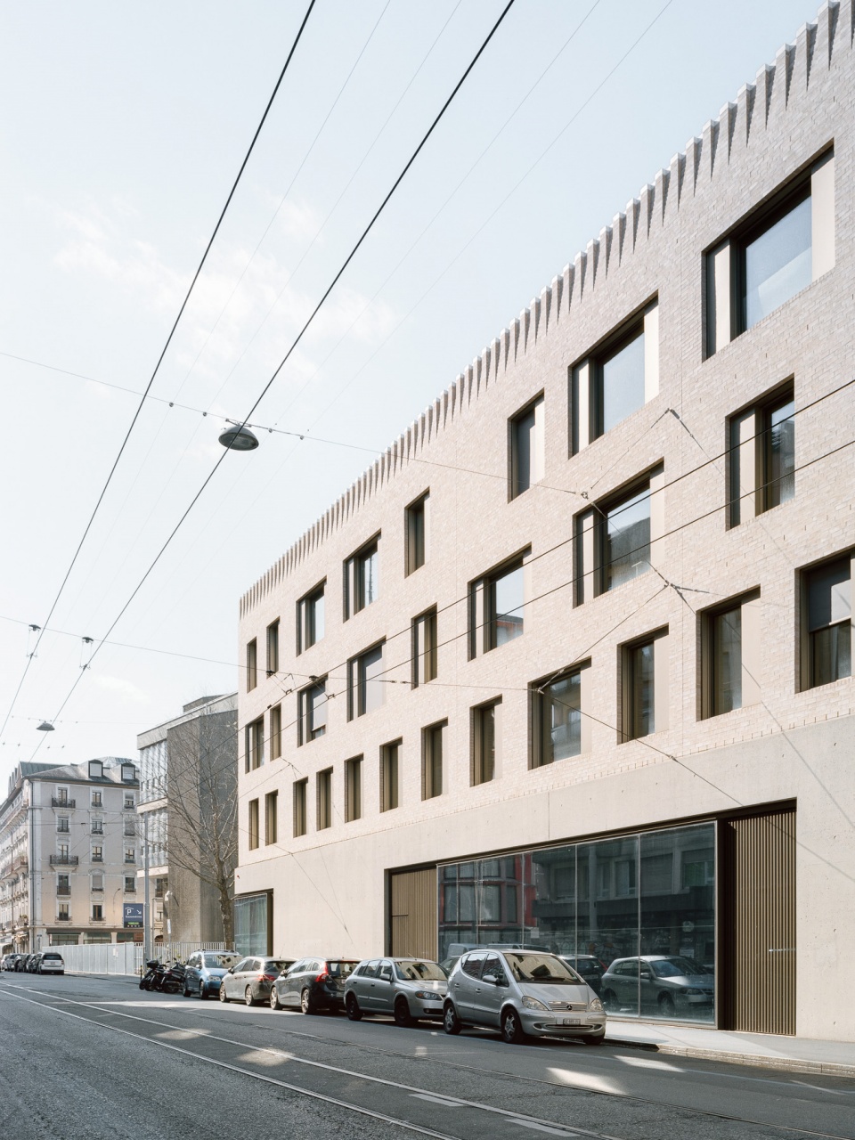 public facilities building at jonction geneva by lacroix chessex