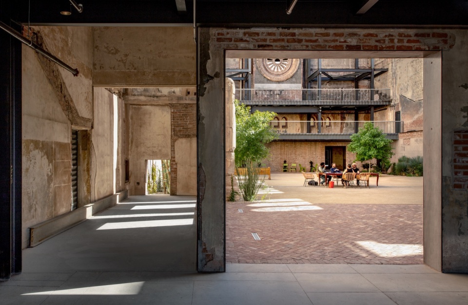 monroe street abbey by jones studio