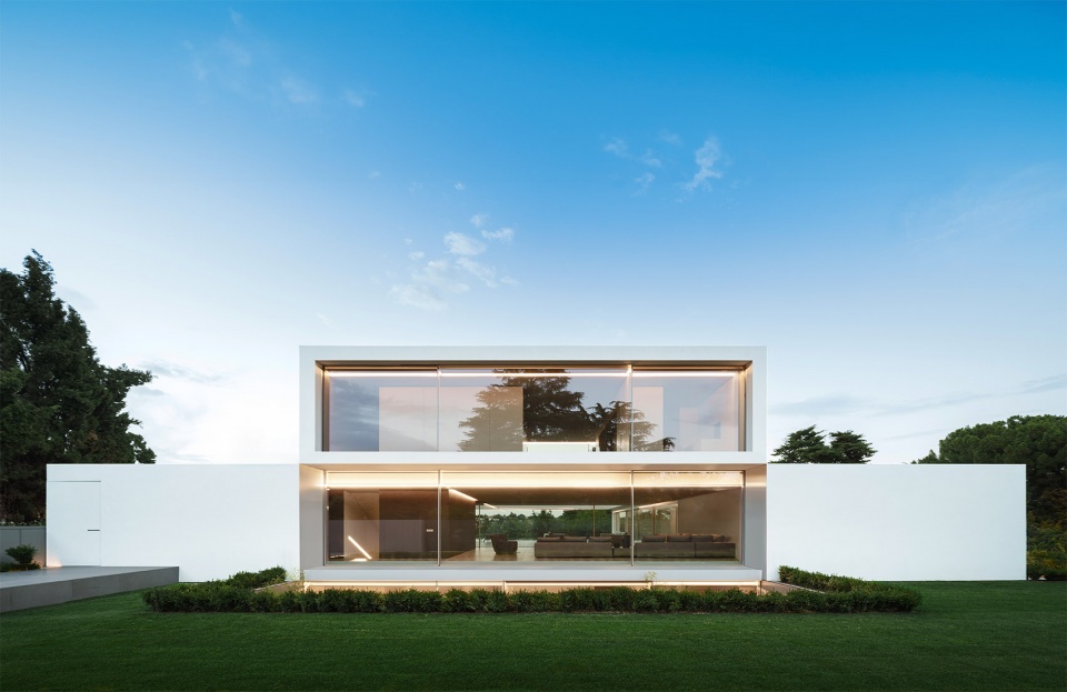 compluvium house by fran silvestre arquitectos