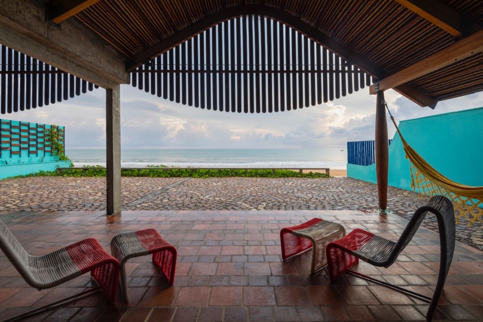 gutter house by atelier daniel florez