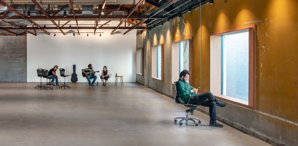 monroe street abbey by jones studio
