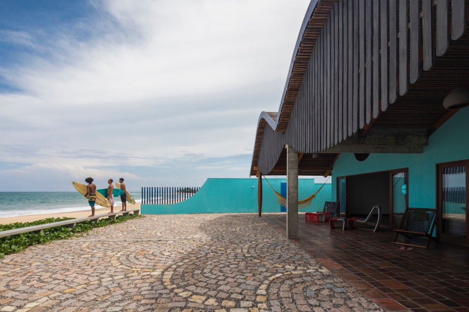 gutter house by atelier daniel florez