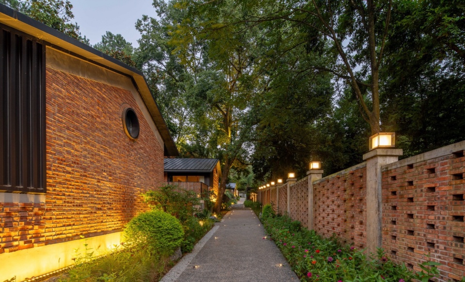 1977 hotel by local architecture design officelad
