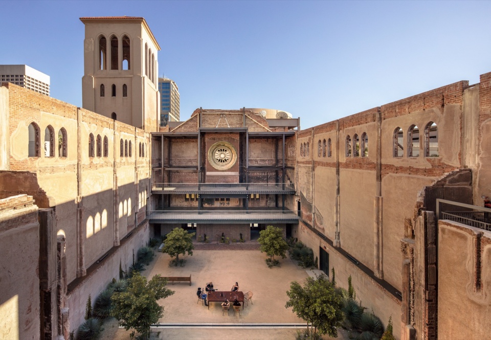 monroe street abbey by jones studio