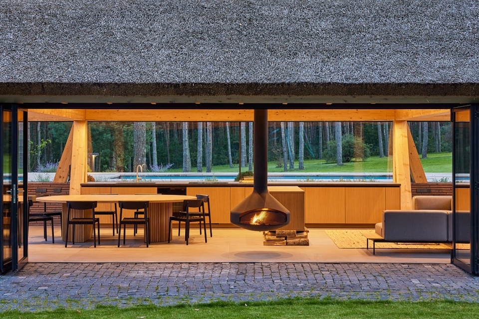 pool house by heima architects