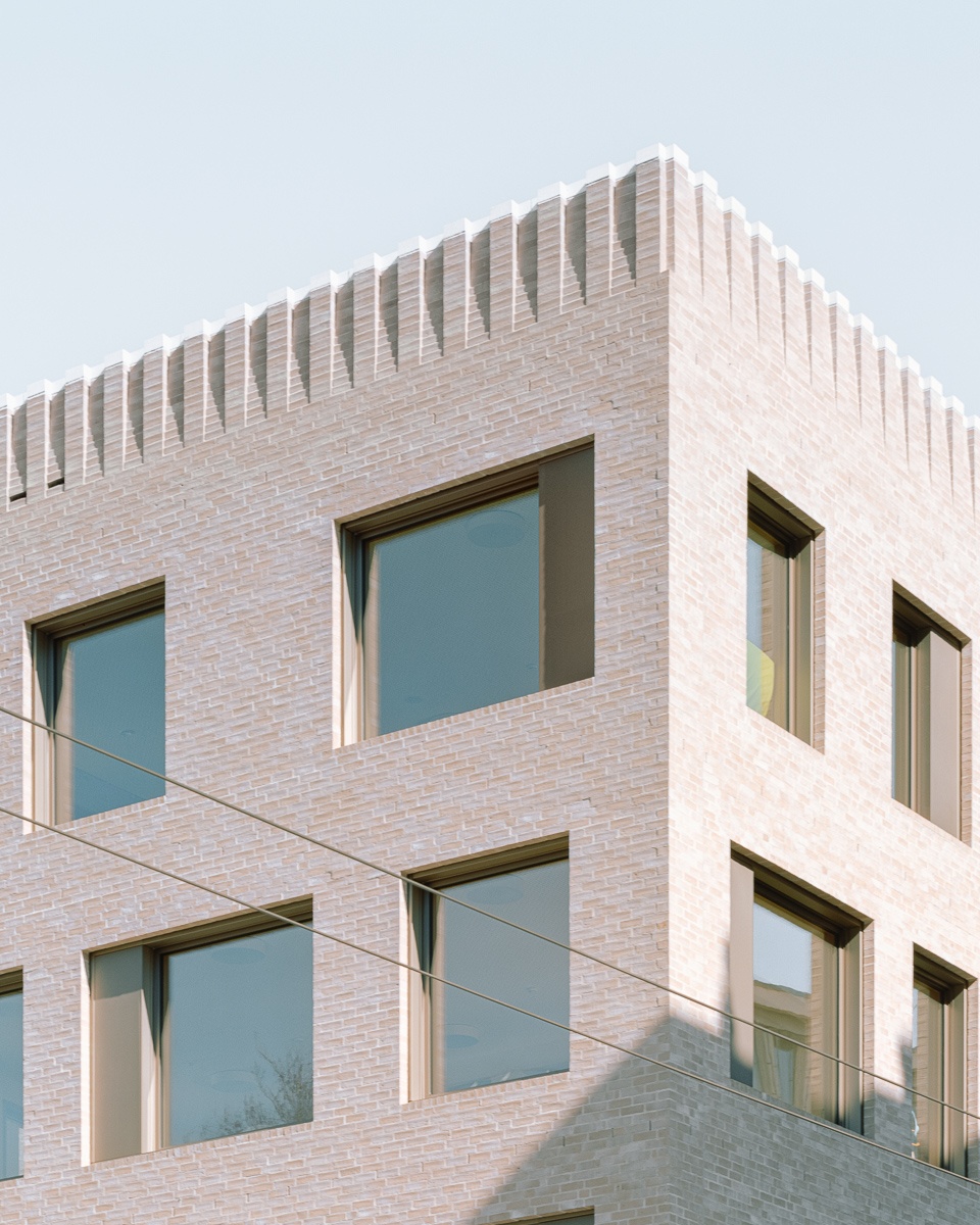 public facilities building at jonction geneva by lacroix chessex