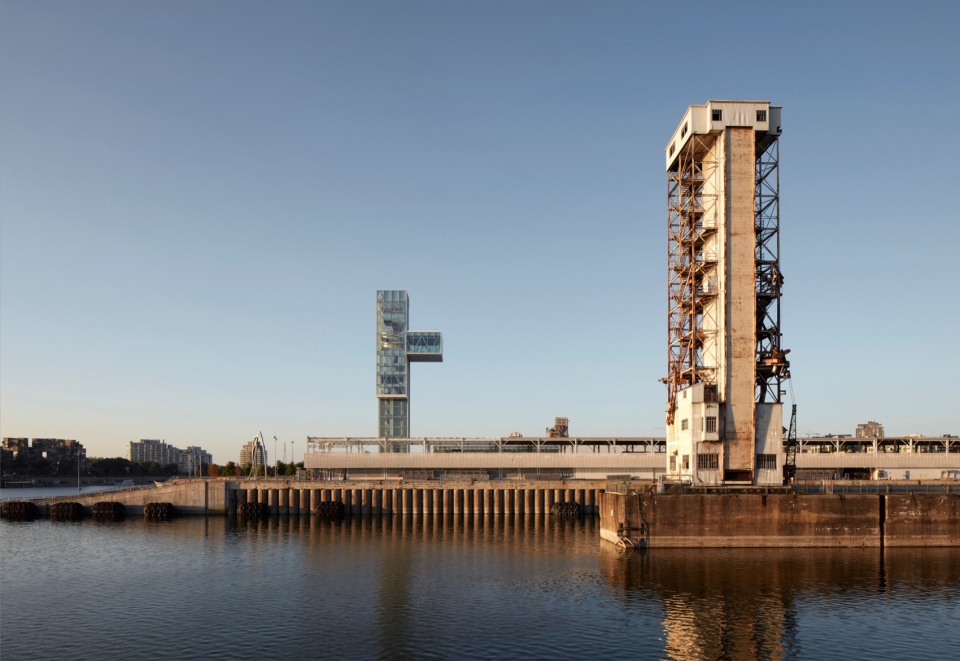 Port of Montreal Tower and Grand Quai Provencher Roy and NIPPAYSAGE