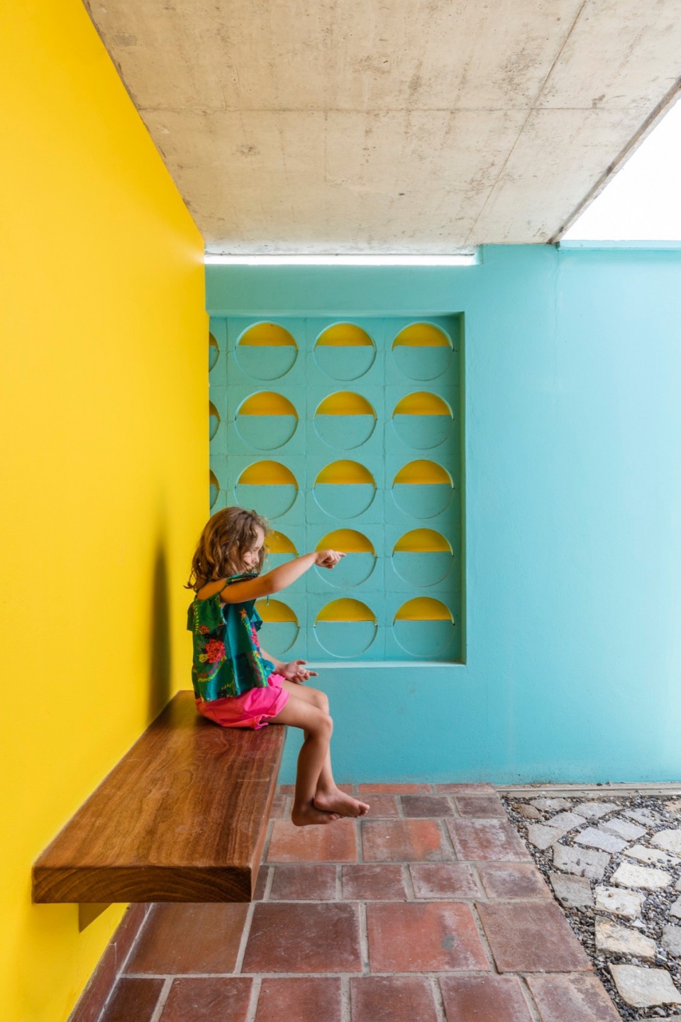 gutter house by atelier daniel florez