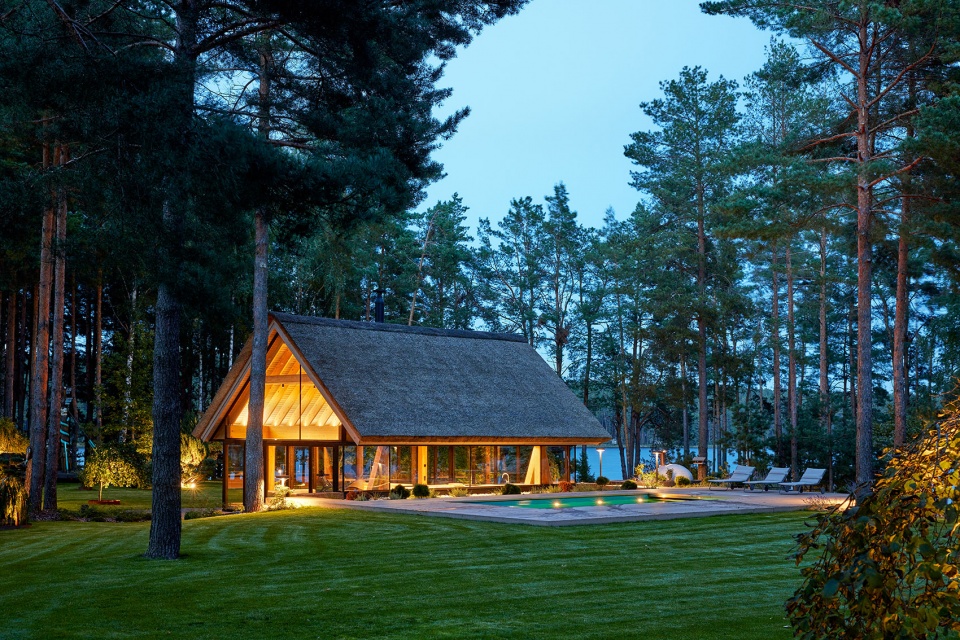pool house by heima architects