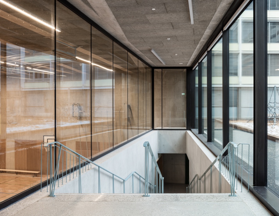 public facilities building at jonction geneva by lacroix chessex