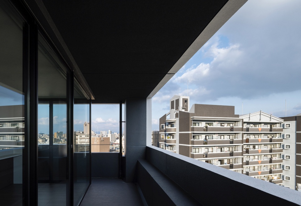 monochrome in fukuoka by sako architects