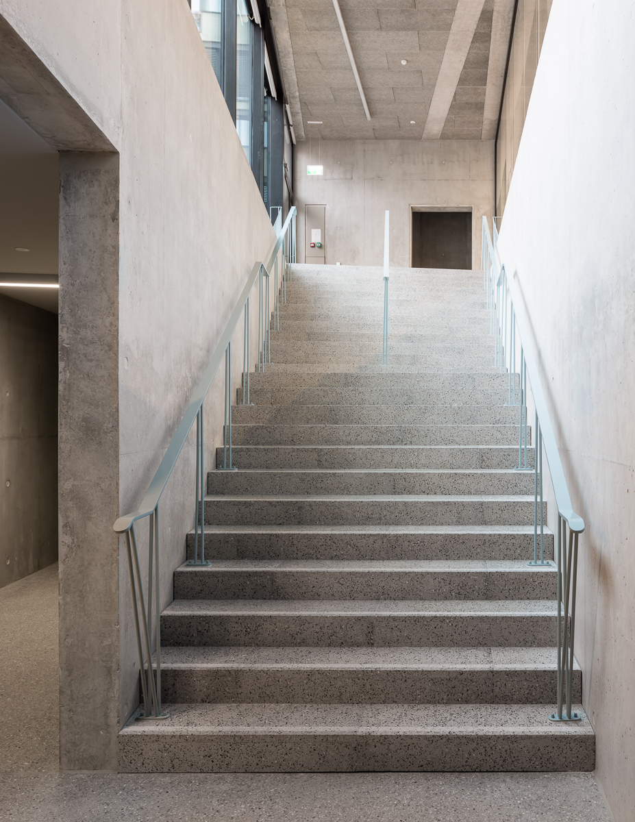 public facilities building at jonction geneva by lacroix chessex