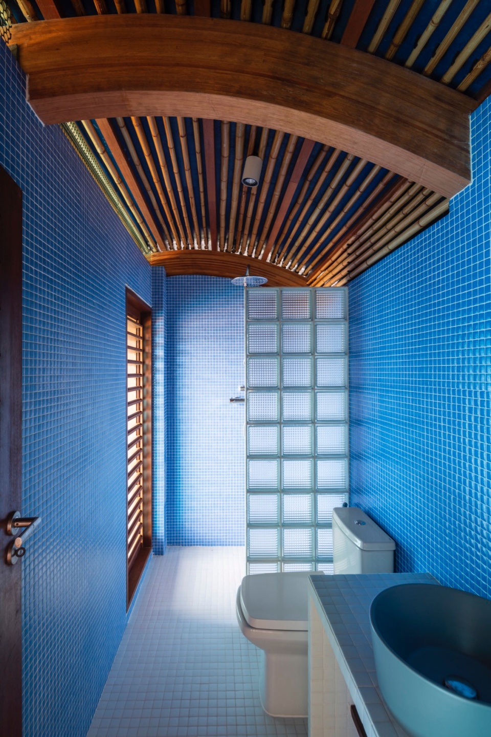 gutter house by atelier daniel florez
