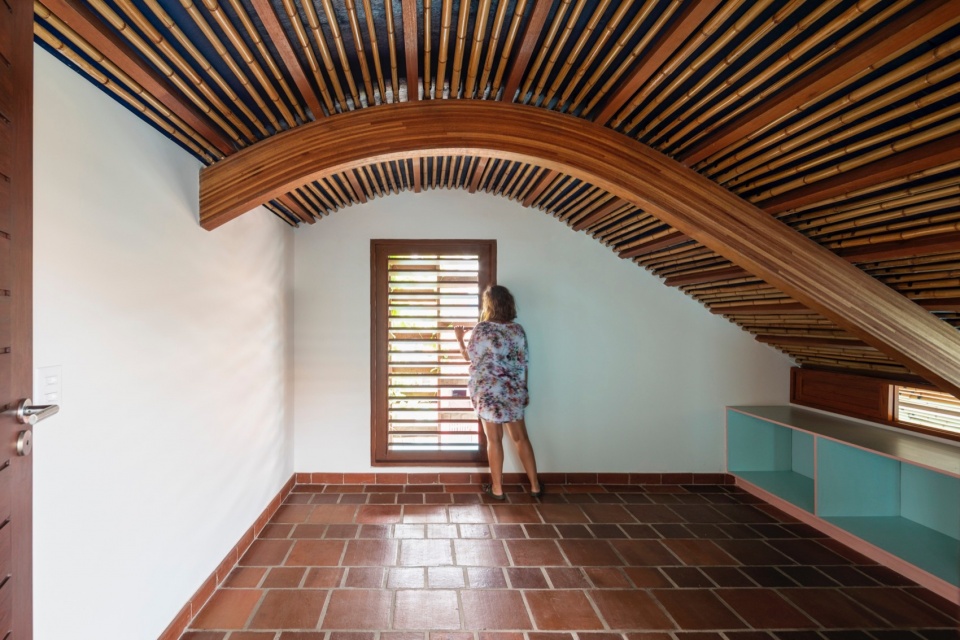 gutter house by atelier daniel florez