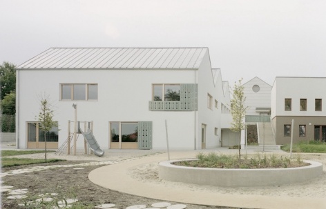 教堂后院中的幼儿园，匈牙利 / Archikon Architects