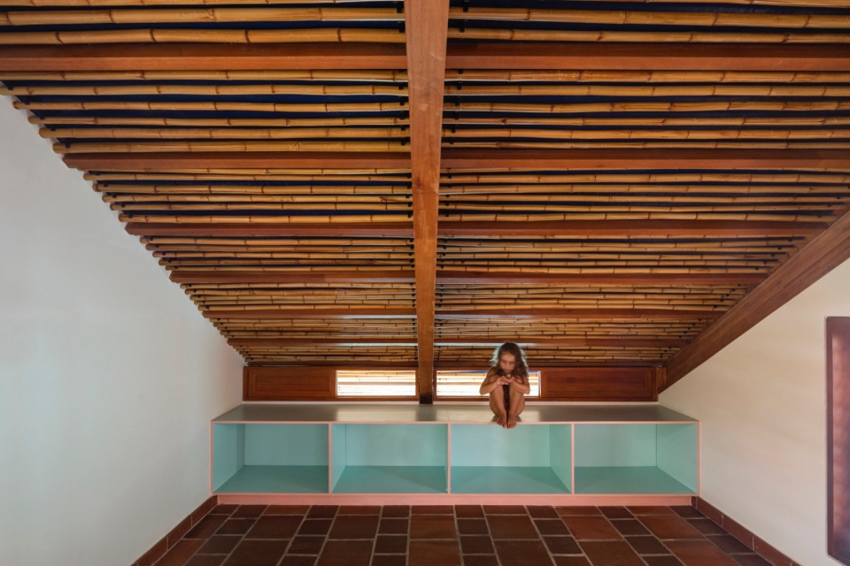 gutter house by atelier daniel florez
