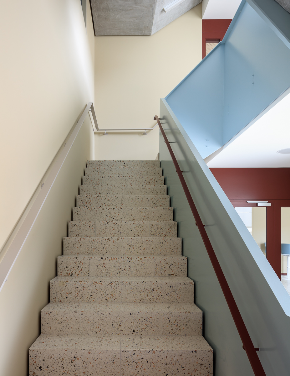 public facilities building at jonction geneva by lacroix chessex