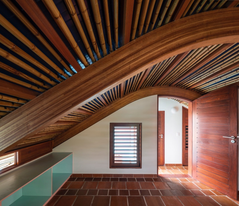 gutter house by atelier daniel florez