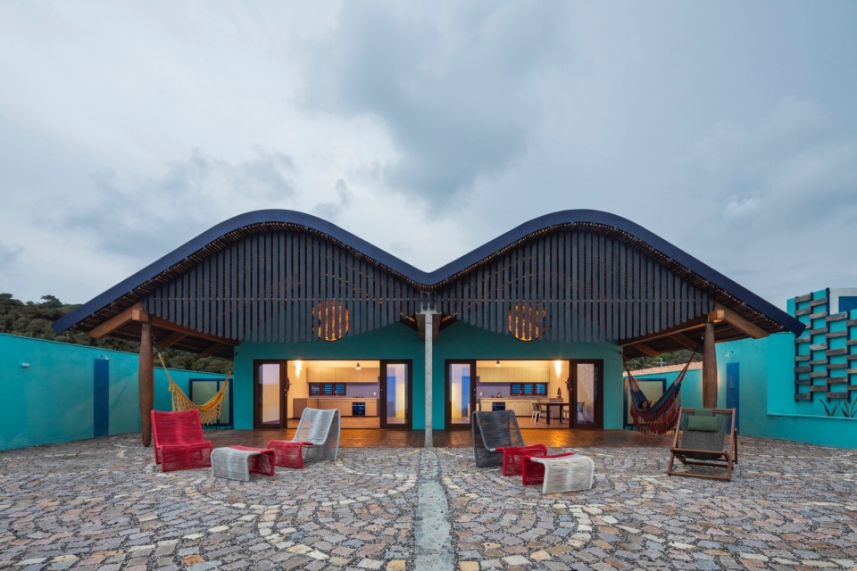 gutter house by atelier daniel florez