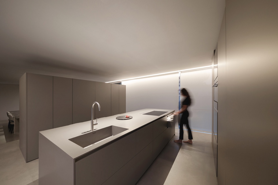 compluvium house by fran silvestre arquitectos