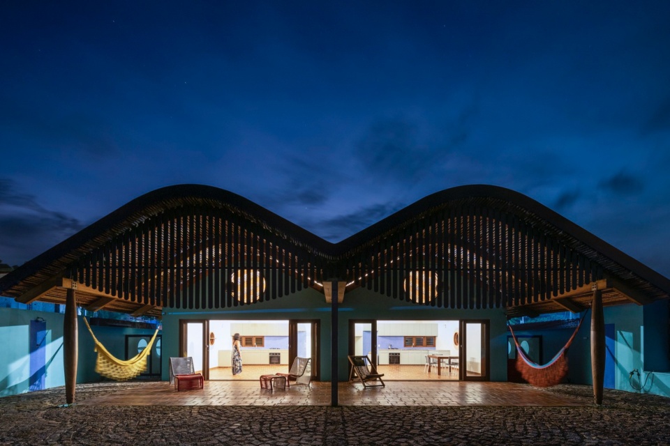 gutter house by atelier daniel florez