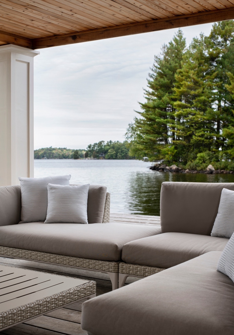 muskoka cottage by reigo bauer
