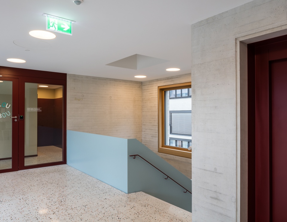 public facilities building at jonction geneva by lacroix chessex