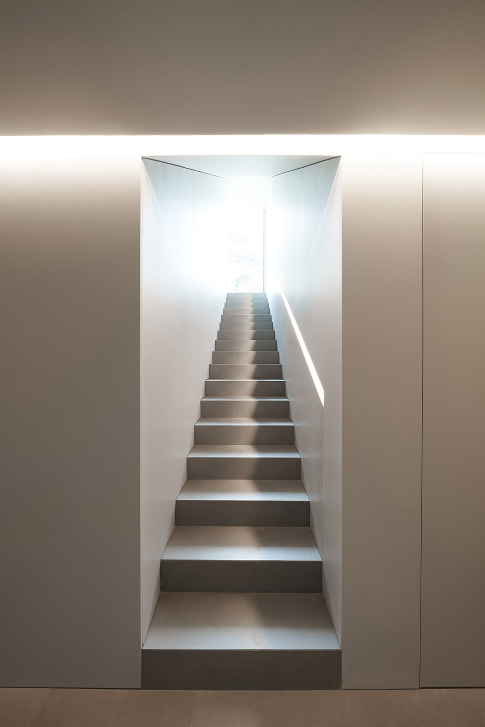 compluvium house by fran silvestre arquitectos
