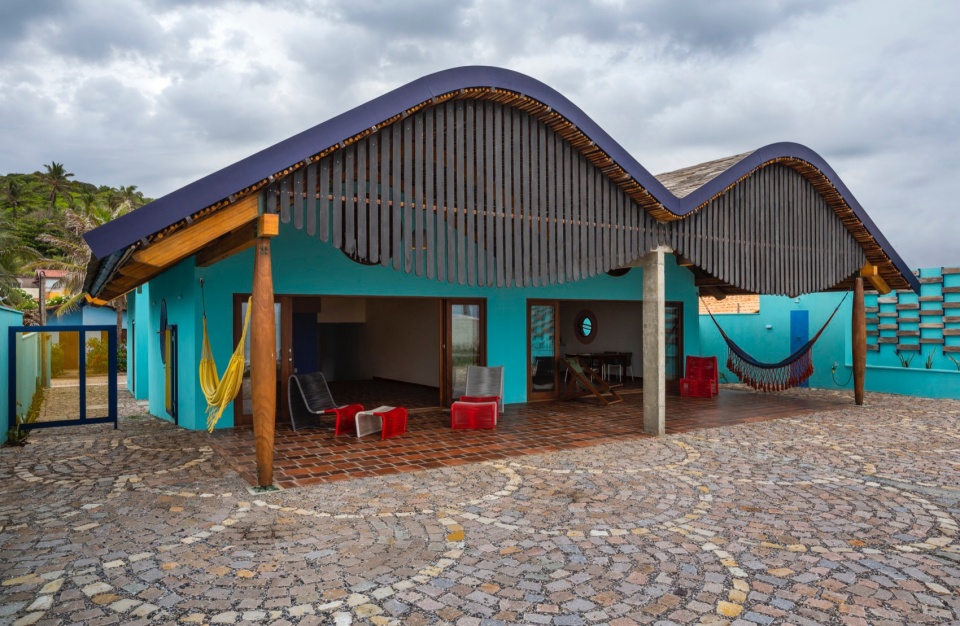 gutter house by atelier daniel florez