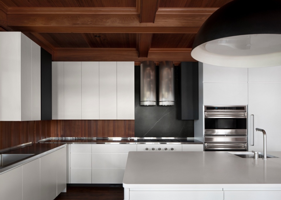 muskoka cottage by reigo bauer