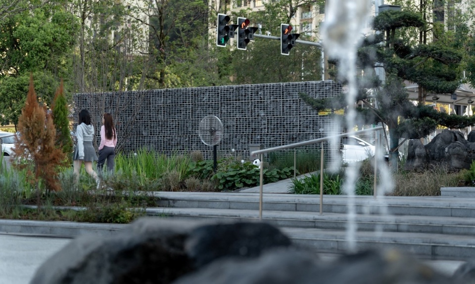 changfuhui urban renewal for the riverside avenue area by edge daheng loanchuang xiangjie