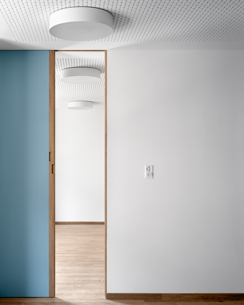 public facilities building at jonction geneva by lacroix chessex