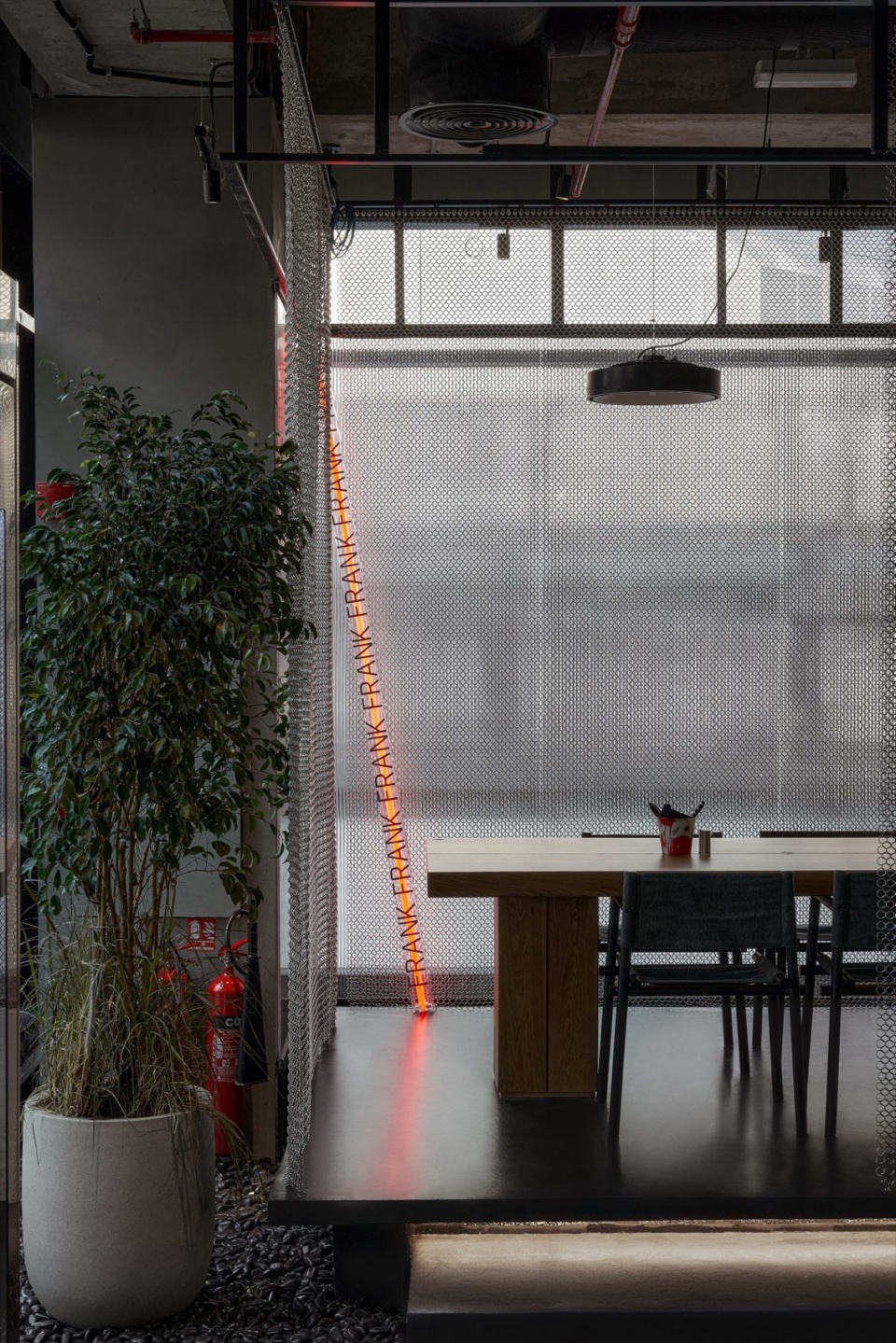 frank restaurant by da bureau