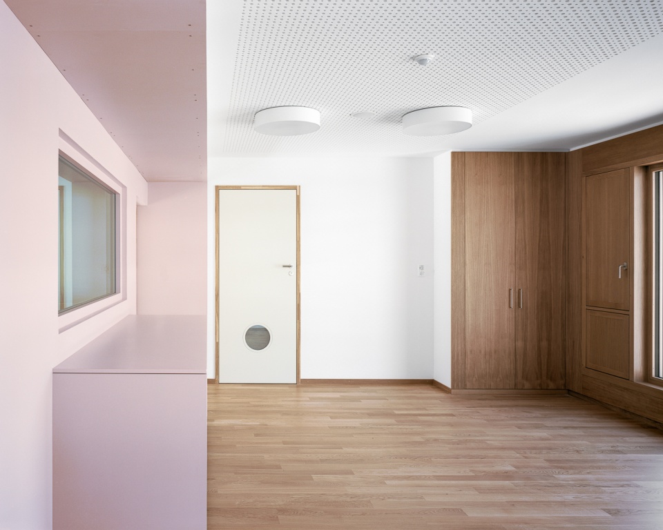 public facilities building at jonction geneva by lacroix chessex