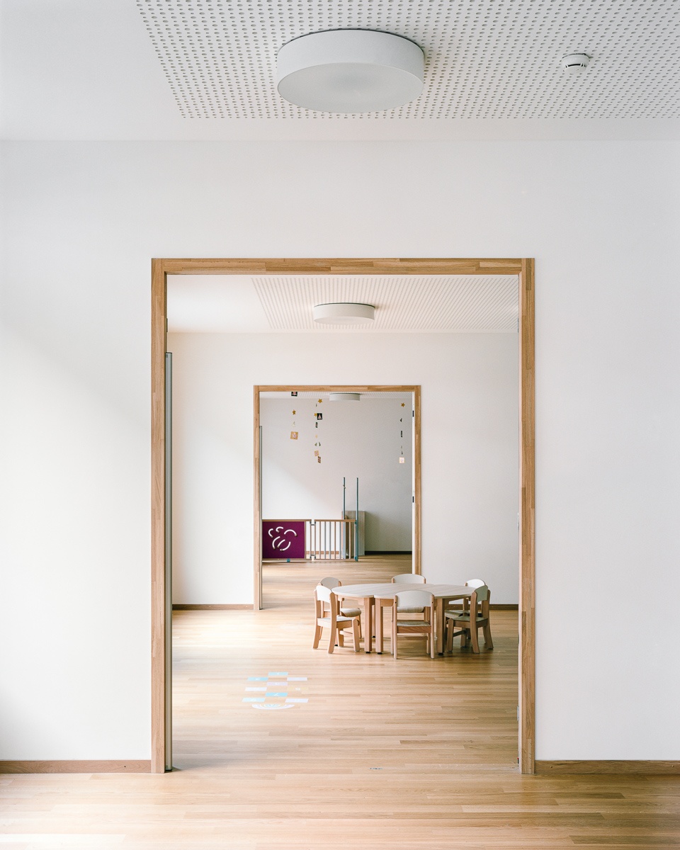 public facilities building at jonction geneva by lacroix chessex