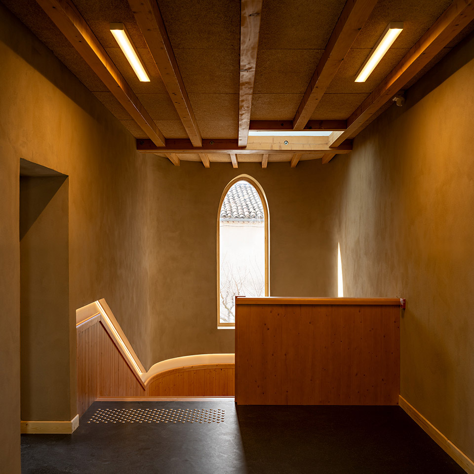 charleval healthcare center by combas architectes