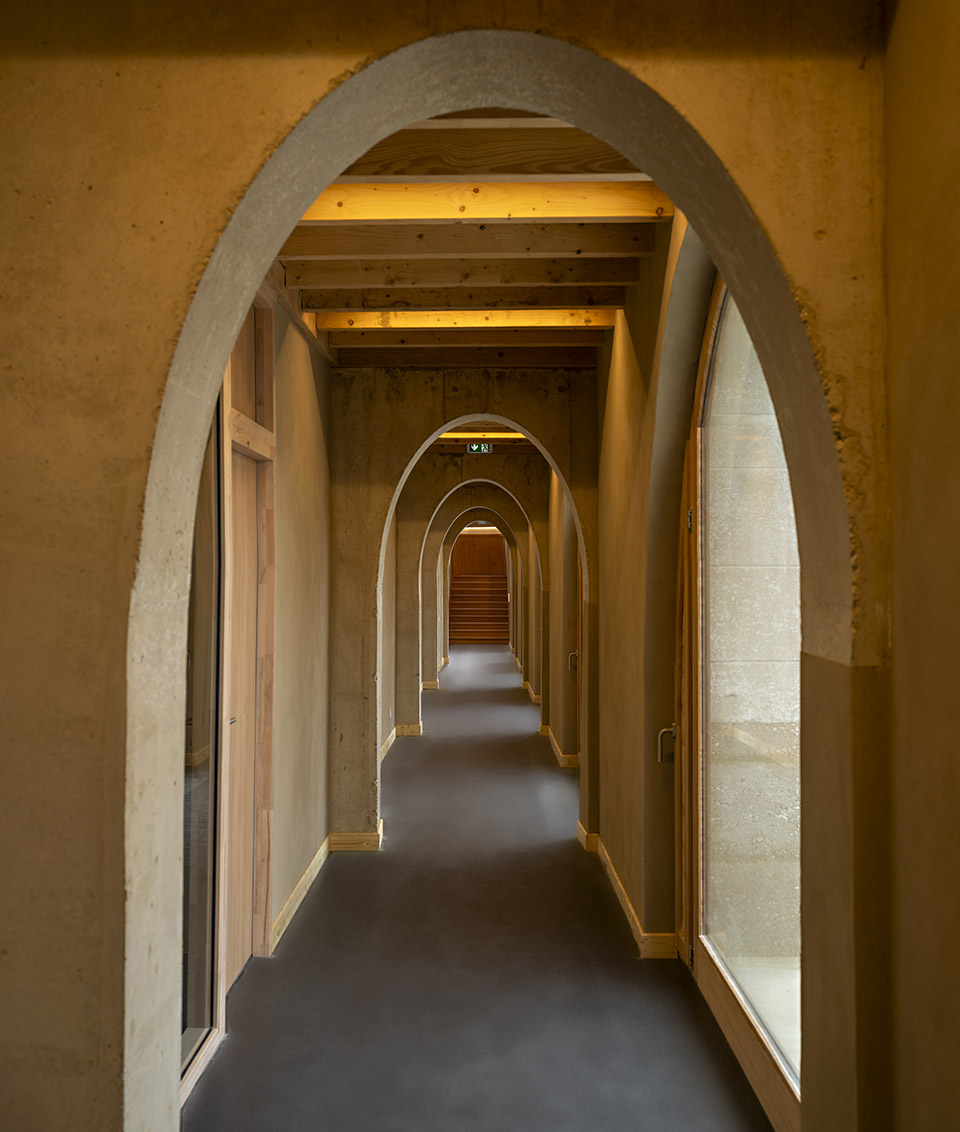 charleval healthcare center by combas architectes
