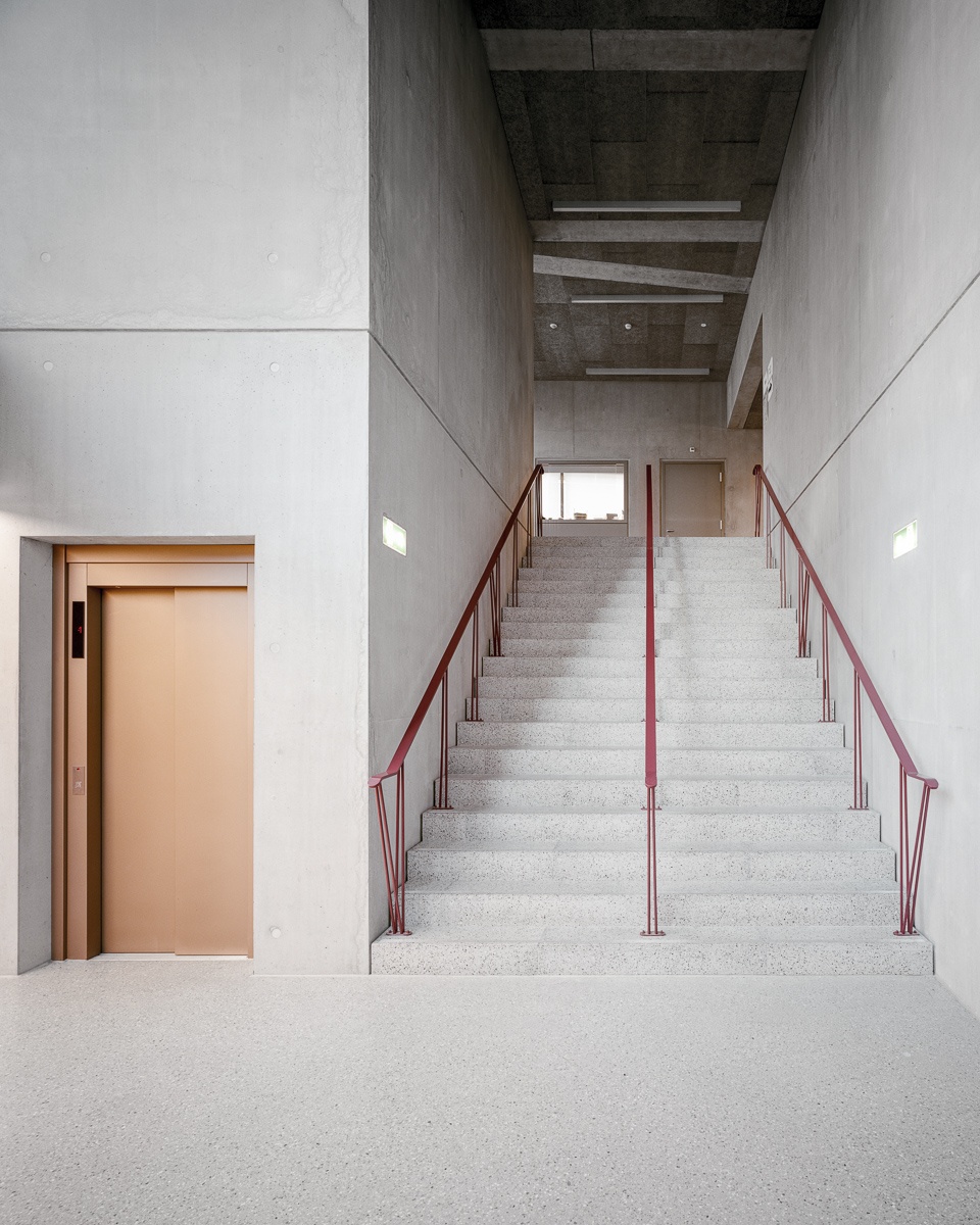 public facilities building at jonction geneva by lacroix chessex