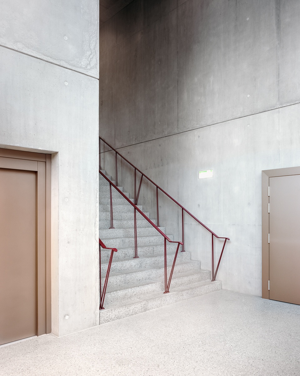 public facilities building at jonction geneva by lacroix chessex