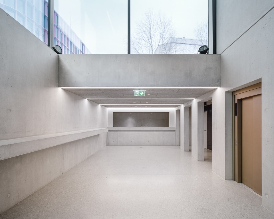 public facilities building at jonction geneva by lacroix chessex
