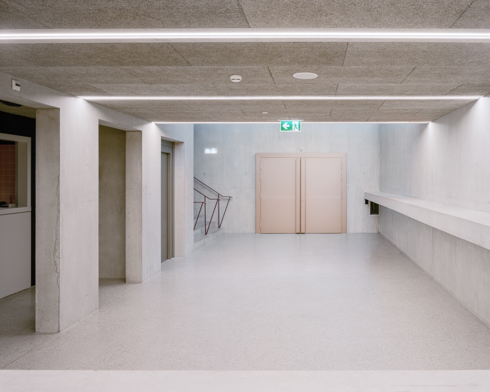 public facilities building at jonction geneva by lacroix chessex